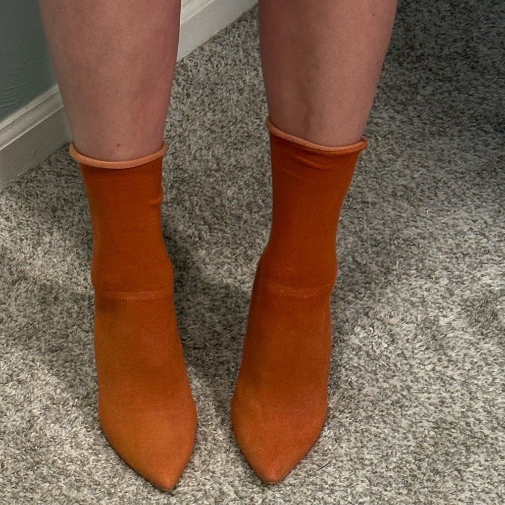 BEBO Women’s unique orange sock high heels sz 7 - Picture 3 of 9